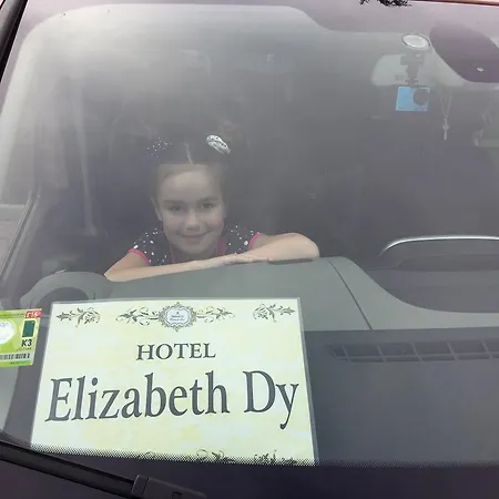 Elizabeth Dy Boutique 3*