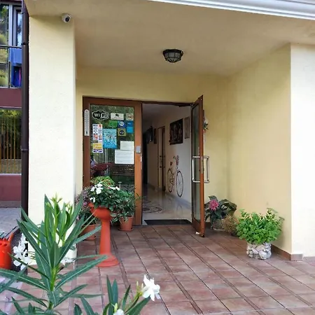 Elizabeth Dy Boutique ネセバル