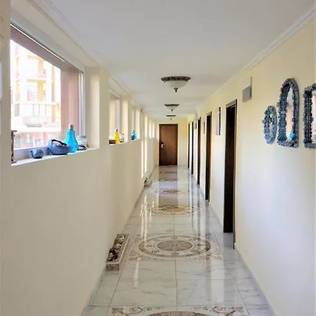 Elizabeth Dy Boutique 3* ネセバル