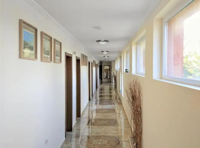 Elizabeth Dy Boutique