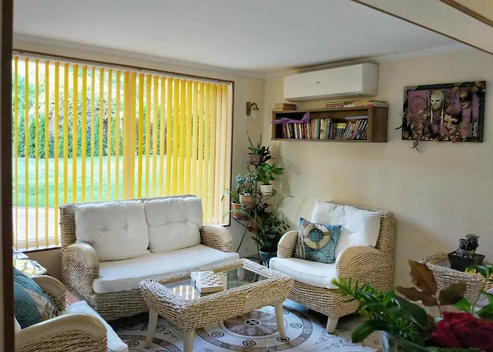 Elizabeth Dy Boutique